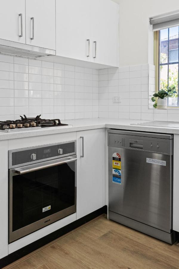 Burwood City Newly Renovated 2 Bed 2 Bath Free Private Parking Big Apt Сидней Экстерьер фото